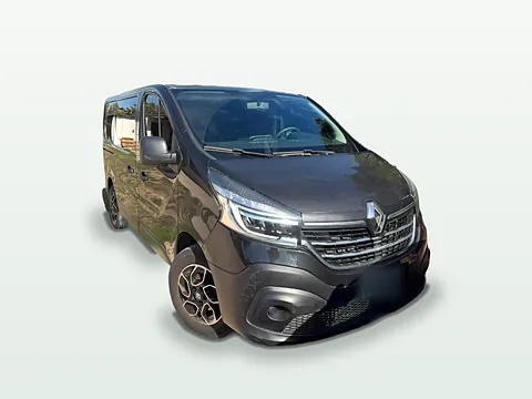 Pulmino Renault Trafic nero da 9 posti a noleggio da Tash Autonoleggio a Latina