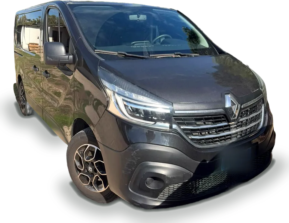 Pulmino Renault Trafic nero da 9 posti a noleggio da Tash Autonoleggio a Latina