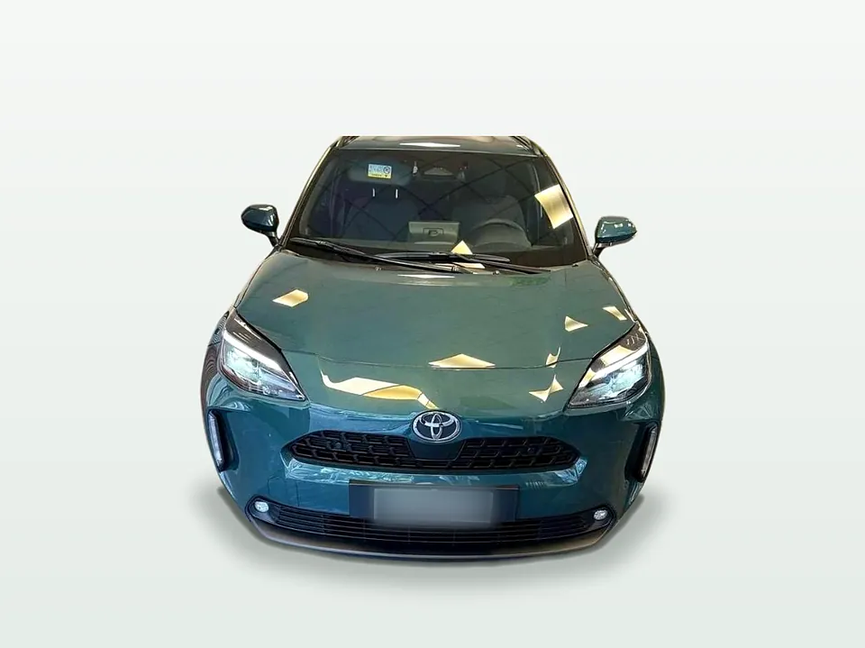 Toyota Yaris Cross verde a noleggio da Tash Autonoleggio a Latina