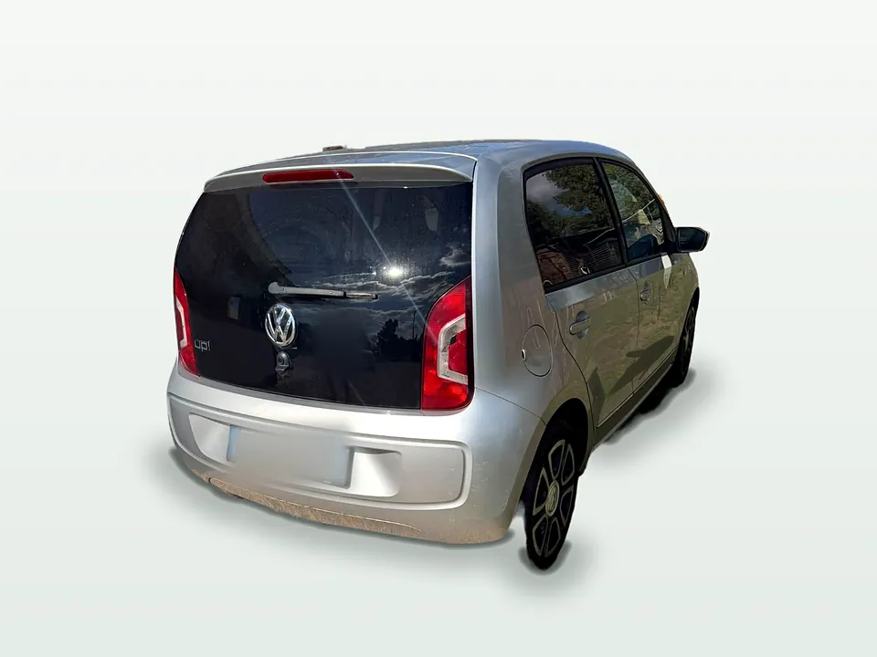 Volkswagen up! argento a cinque porte, citycar a benzina a noleggio da Tash Autonoleggio a Latina